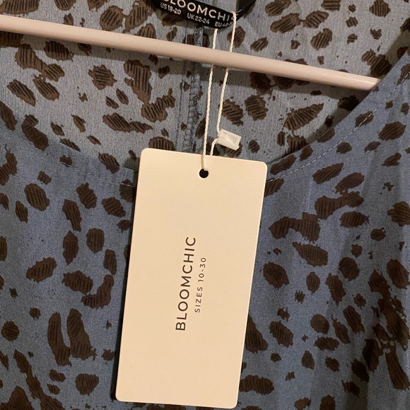 Women’s Blue Bloomchic 18-20 top - Picture 2 of 3